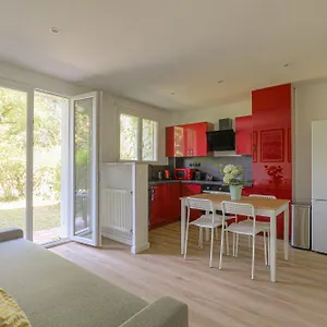 Joli A Avec Parking Et Jardin , Caluire-et-Cuire France